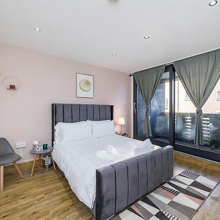 Отель Edgware Hub Лондон Экстерьер фото