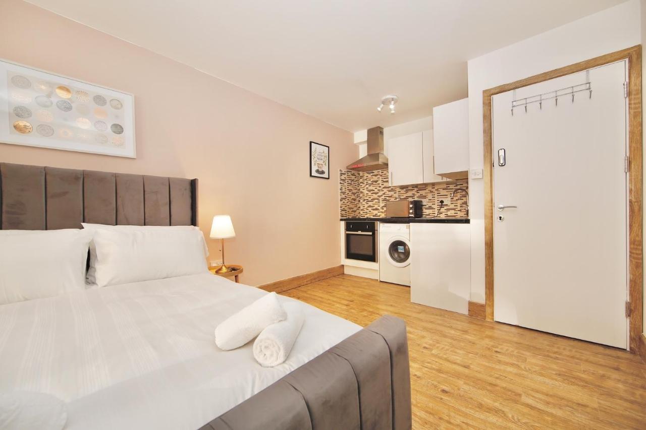 Отель Edgware Hub Лондон Экстерьер фото