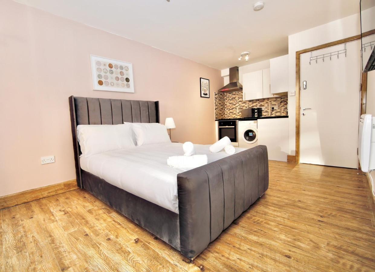 Отель Edgware Hub Лондон Экстерьер фото