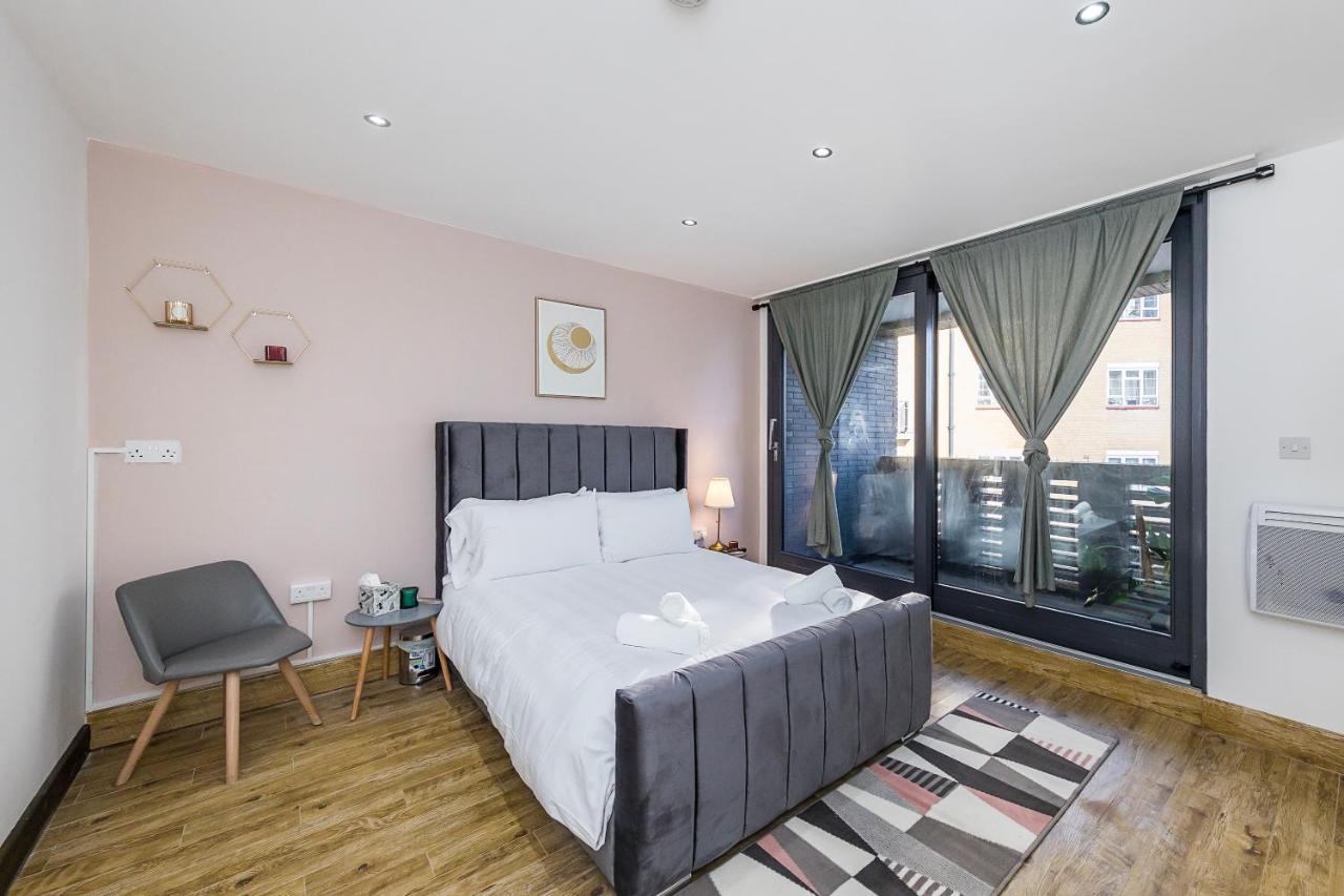Отель Edgware Hub Лондон Экстерьер фото